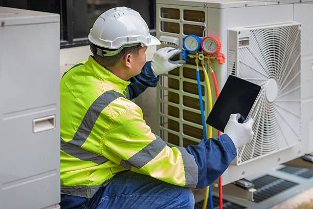 Professional Hvac technician working in Kemp, TX